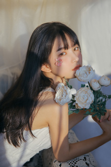 女士开襟乳液狂飙